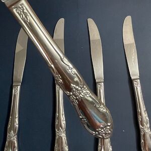 Oneida Wm Rogers Flatware Fenway Pattern 5 Dinner Knives Made in USA Stunning!